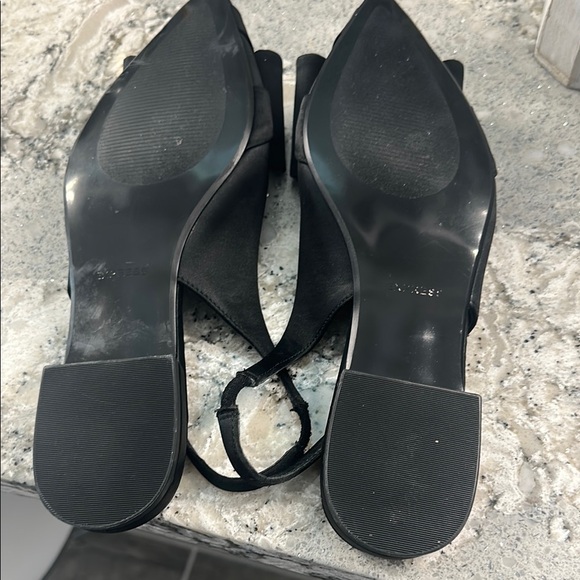 Express Black Pointed-Toe Heels Sleek Design - Picture 3 of 4